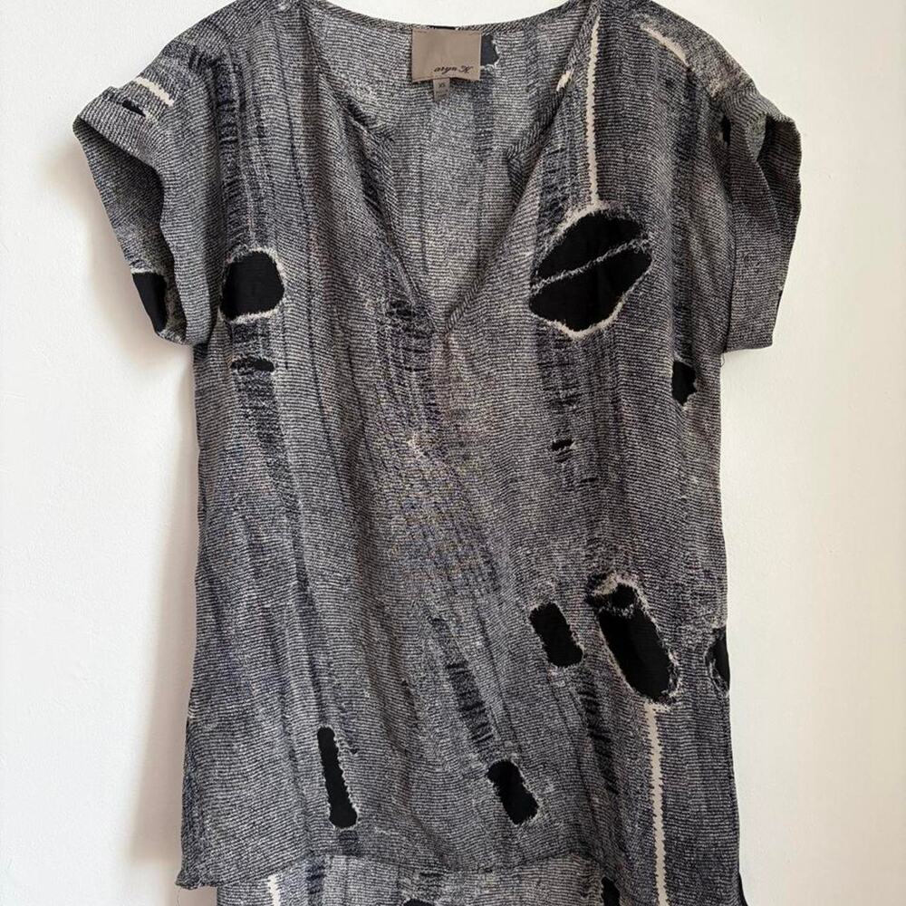 Black gray flowy polyester